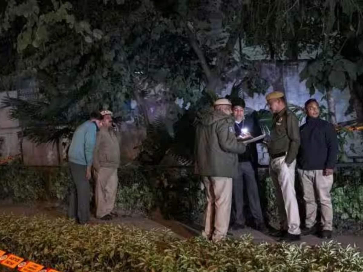 Israel Embassy Blast: CCTV में दिखे दो संदिग्ध, &#039;बदले&#039; वाला पत्र मिला 