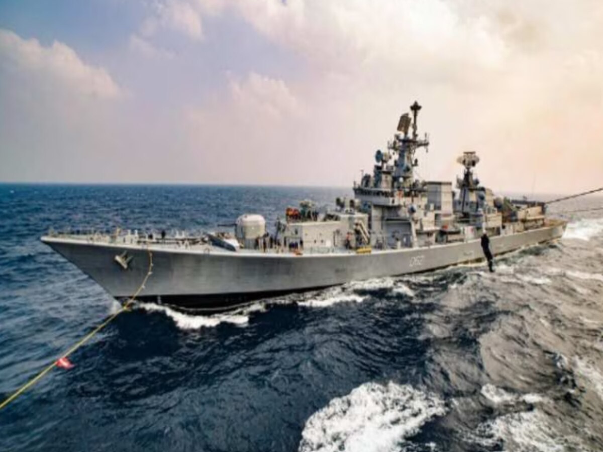 Drone Attack: भारत आ रहे जहाज पर अटैक के बाद indian navy हुई सतर्क, सागर में बढ़ाई गई सुरक्षा 