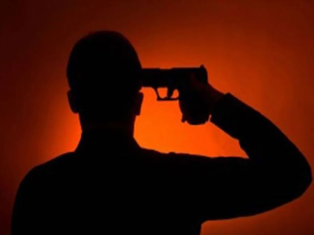 झारखंड में 24 घंटे के अंदर CRPF के दो जवानों ने खुद को मारी गोली; बढ़िया पैसा फिर भी तनाव में क्यों है सिपाही? झारखंड में 24 घंटे के अंदर CRPF के दो जवानों ने खुद को मारी गोली; बढ़िया पैसा फिर भी तनाव में क्यों है सिपाही?