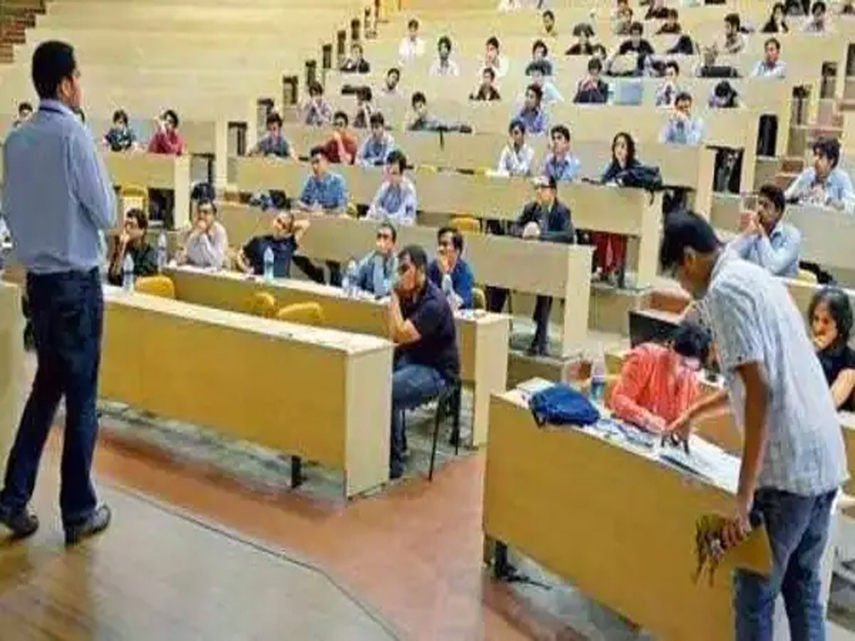 JEE and CAT में कम रैंक वाले भी कर सकेंगे IIT और IIM में पढ़ाई, सरकार लाई है नई पॉलिसी