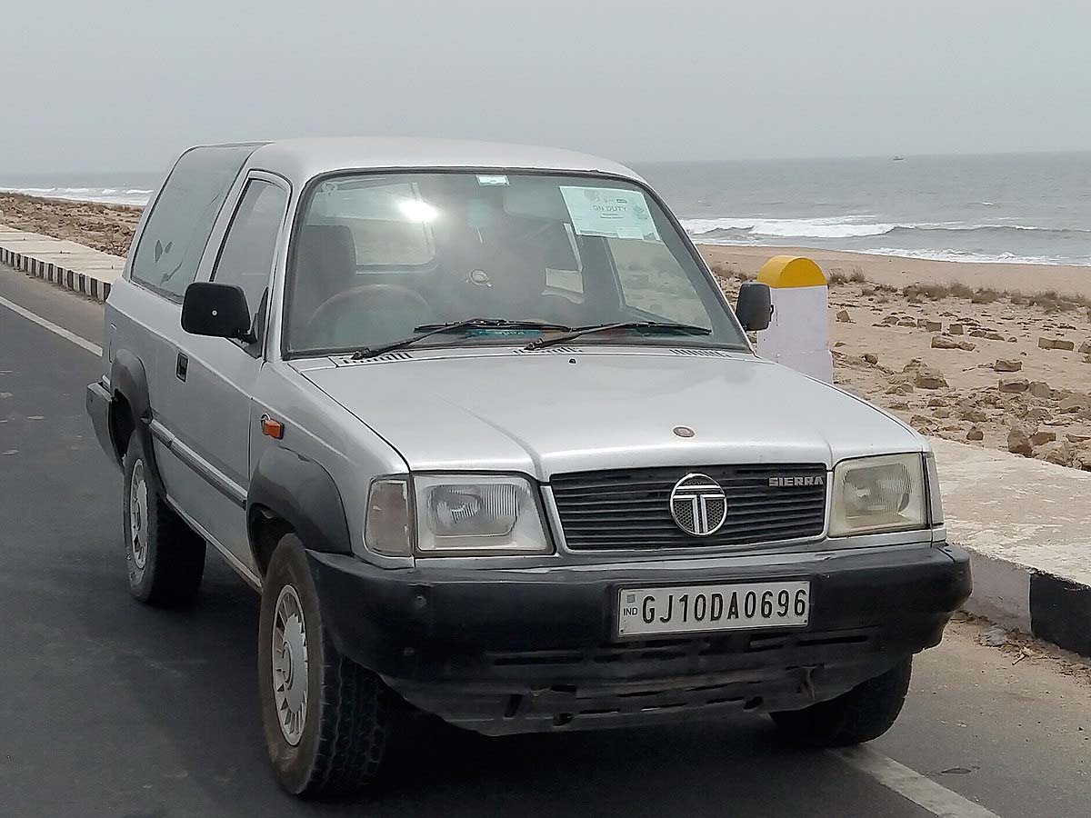 Ratan Tata Birthday: भारत में पहली बार रतन टाटा ने लांच की थी स्वेदेशी SUV; क्या आप जानते हैं उसका नाम ? Ratan Tata Birthday: भारत में पहली बार रतन टाटा ने लांच की थी स्वेदेशी SUV; क्या आप जानते हैं उसका नाम ?