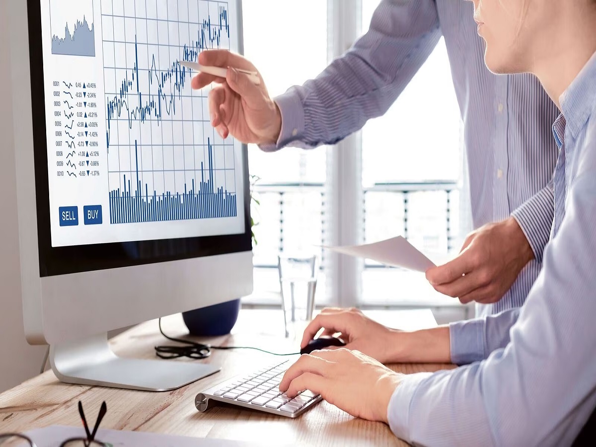 Year Ender: शेयर बाजार के निवेशकों की 2023 में खूब बढ़ी संपत्ति, टॉप गेनर रहे ये शेयर