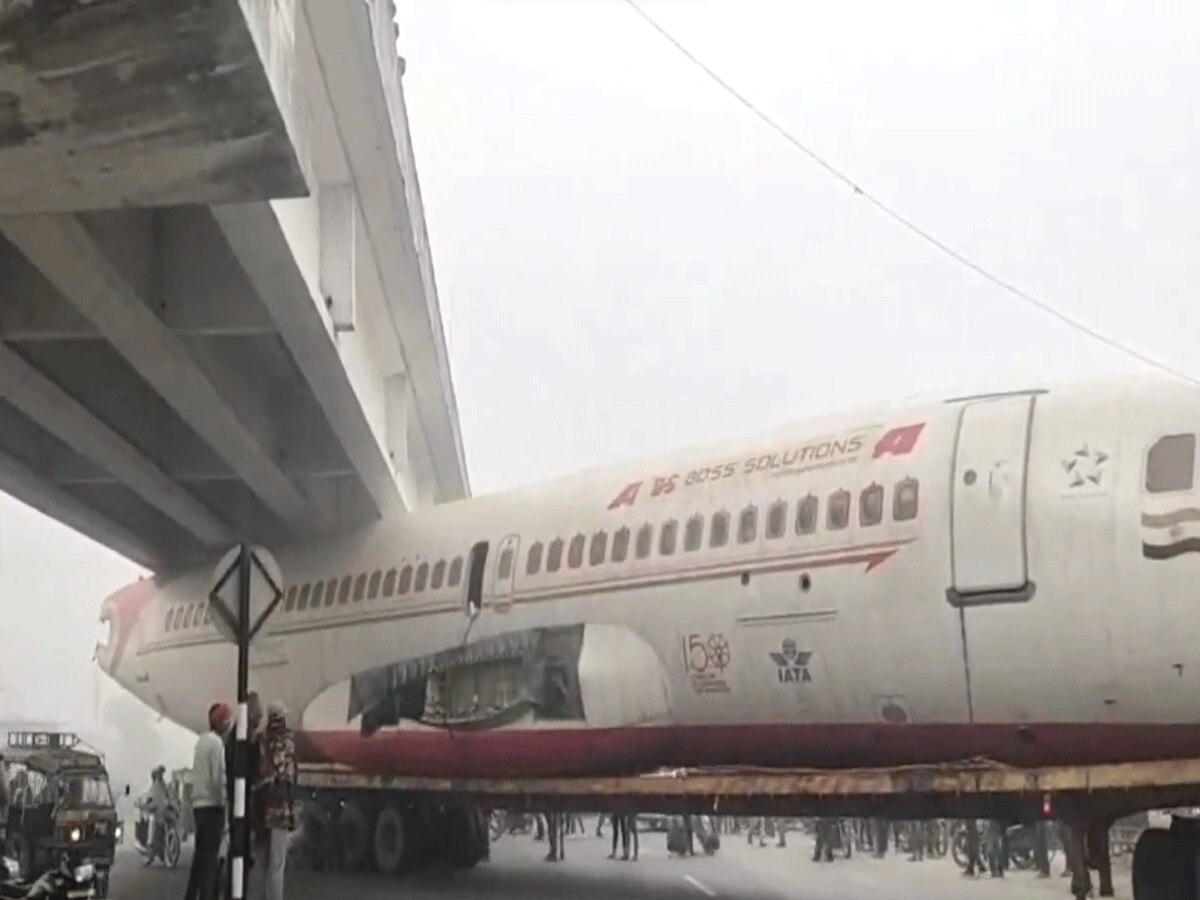  Bihar News: मुंबई से असम जा रहा था हवाई जहाज, मोतिहारी में फ्लाईओवर के नीचे फंसा; VIDEO