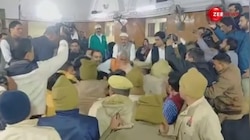 VIDEO: मेरठ नगर निगम की बैठक में जमकर चले लात-घूंसे, BJP MLC के साथ धक्का-मुक्की; मारपीट