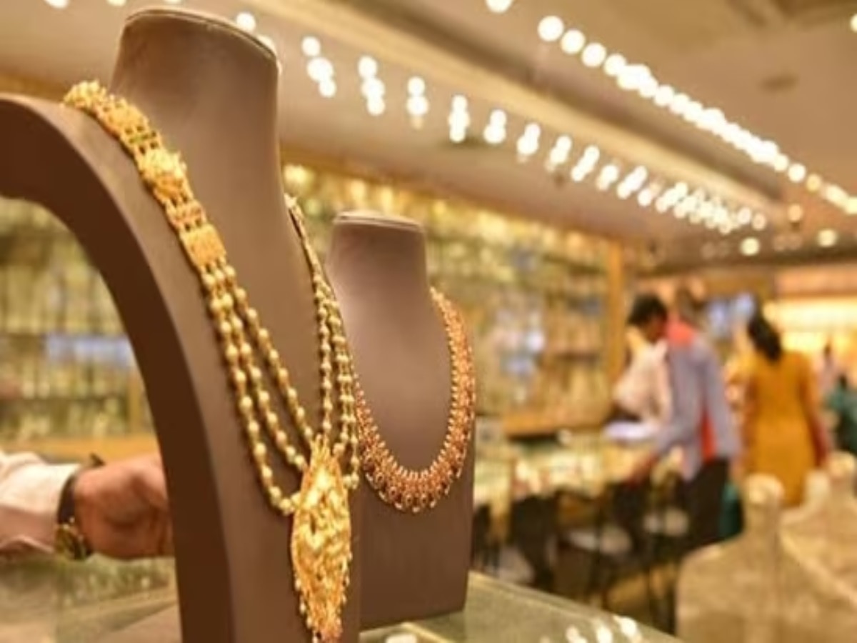 Gold and Silver Price: सोना हुआ सस्ता, चांदी के भी गिरे दाम, जानें दिल्ली में क्या हैं आज के भाव