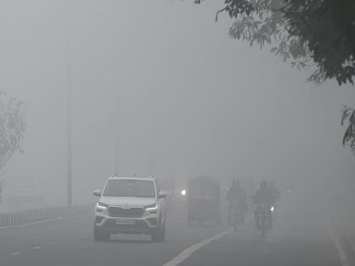 Delhi-NCR Weather: ठंड के बाद कोहरे ने बढ़ाई परेशानी, मौसम विभाग ने इन राज्यों के लिए जारी किया Red Alert