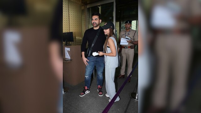 Arbaaz Khan and shura khan spotted at airport couple left Mumbai for  honeymoon vacation | Arbaaz-Shura: शादी के बाद पहली बार वेकेशन पर निकले अरबाज  खान, पैपराजी से चेहरा छिपाती दिखीं शूरा |
