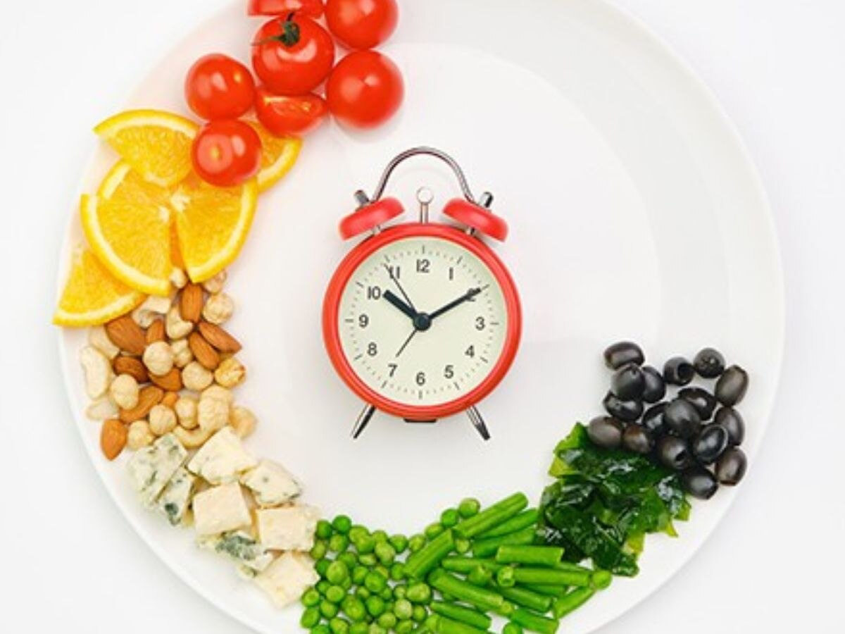 मोटापे की लड़ाई में नई उम्मीद! Intermittent Fasting आपके दिमाग और पेट दोनों को बनाएगा हेल्दी