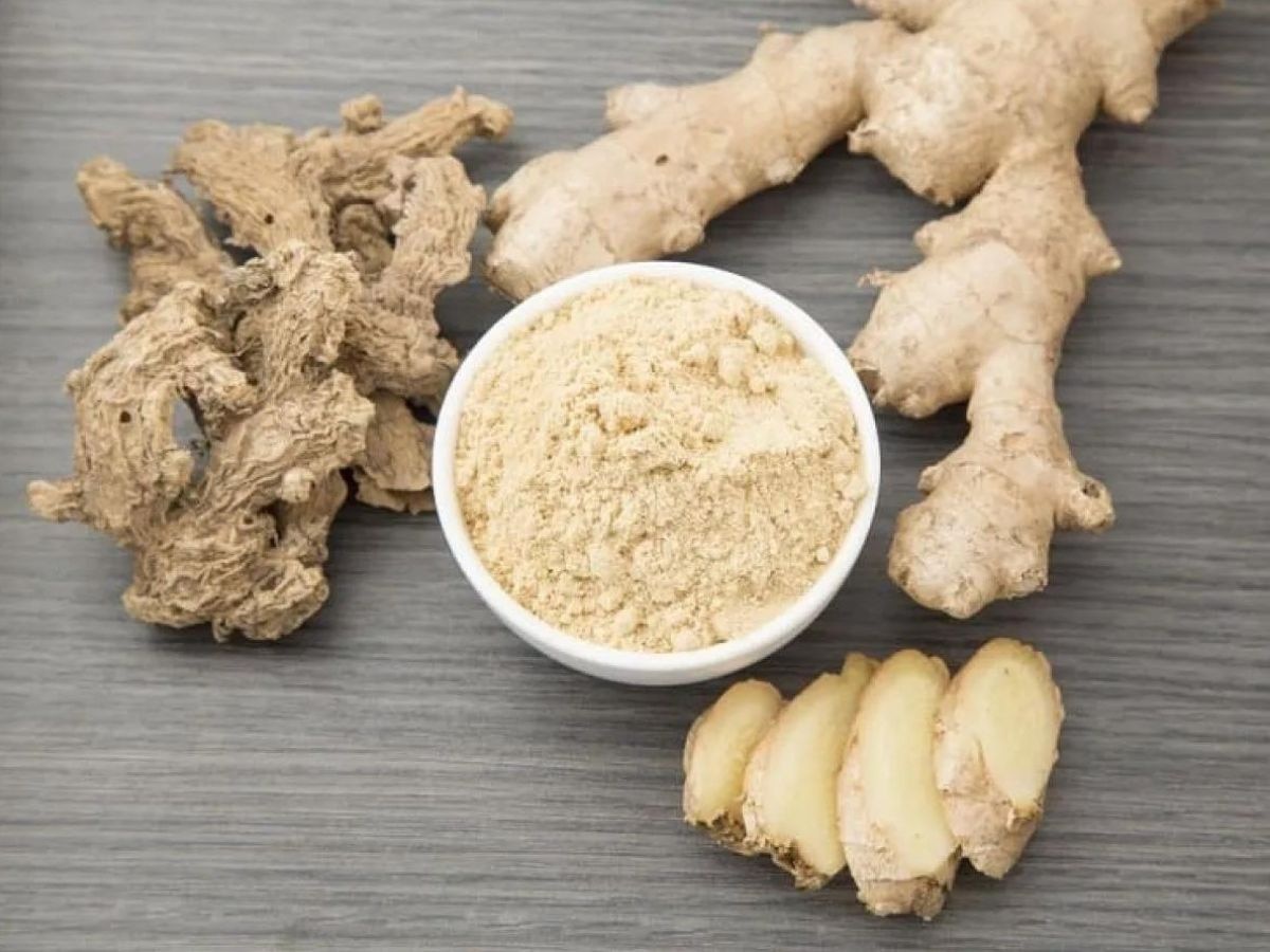 Dry Ginger Benefits: सेहत का खजाना और सर्दी-जुकाम का दुश्मन है सोंठ, कई बीमारियां भी हो जाती हैं छूमंतर