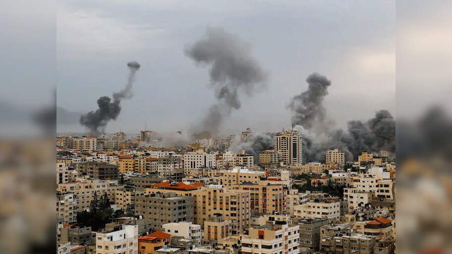 Israel-Hamas Conflict: इसराइल ने मध्य गाजा में शरणार्थी शिविरों पर किए हवाई हमले, 24 घंटे में 165 लोगों ने गंवाई जान