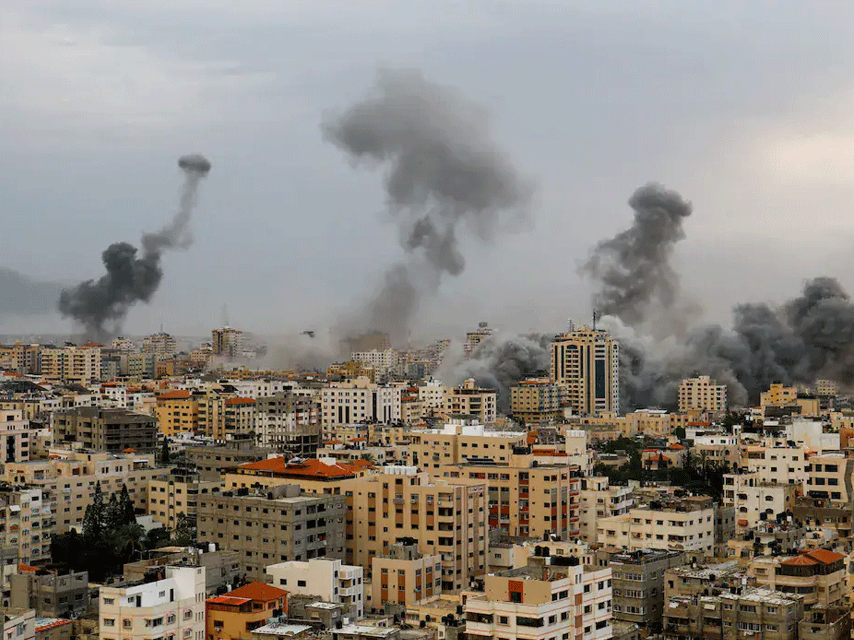 Israel-Hamas Conflict: इसराइल ने मध्य गाजा में शरणार्थी शिविरों पर किए हवाई हमले, 24 घंटे में 165 लोगों ने गंवाई जान Israel-Hamas Conflict: इसराइल ने मध्य गाजा में शरणार्थी शिविरों पर किए हवाई हमले, 24 घंटे में 165 लोगों ने गंवाई जान