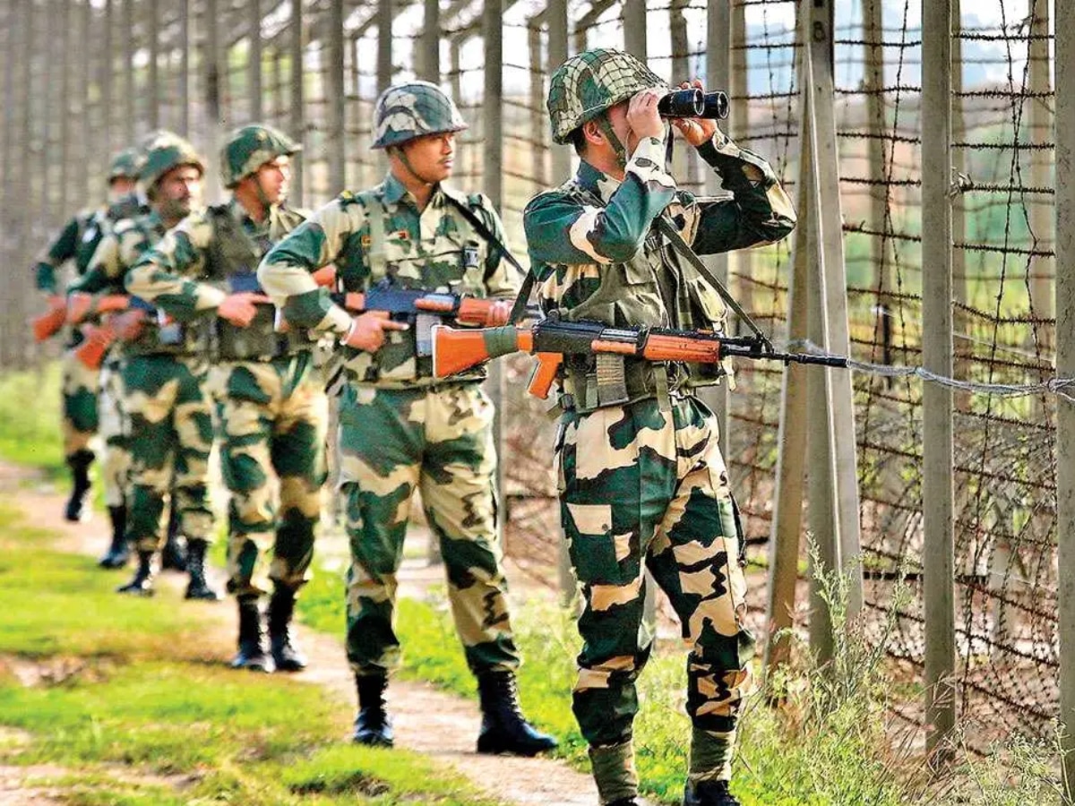 10वीं पास के लिए BSF, CRPF, CISF में नौकरी पाने का सुनहरा मौका, पर आज की करना होगा अप्लाई