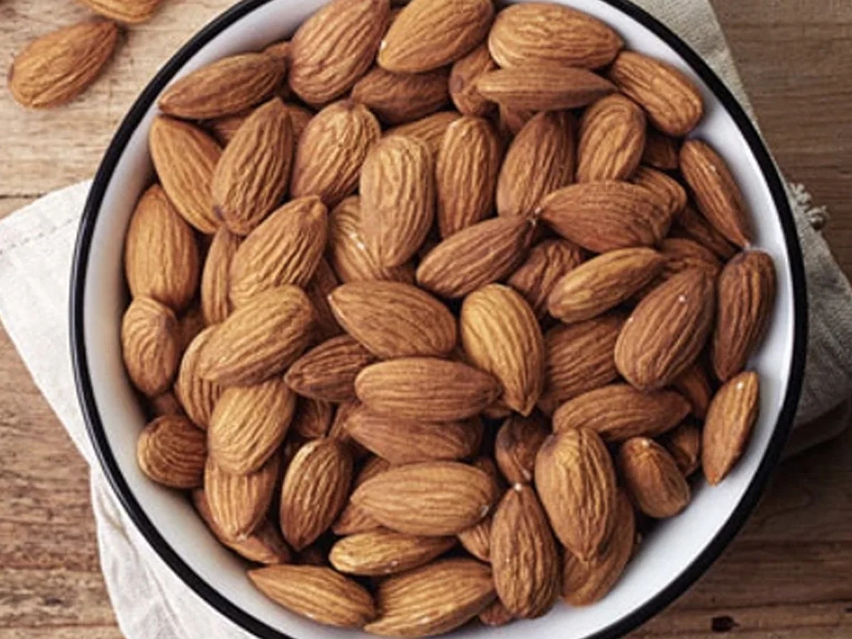 Almond Side Effects: इन 5 लोगों को भूलकर भी नहीं खाने चाहिए बादाम, बिगड़ सकती है सेहत... 13 पोषक तत्वों