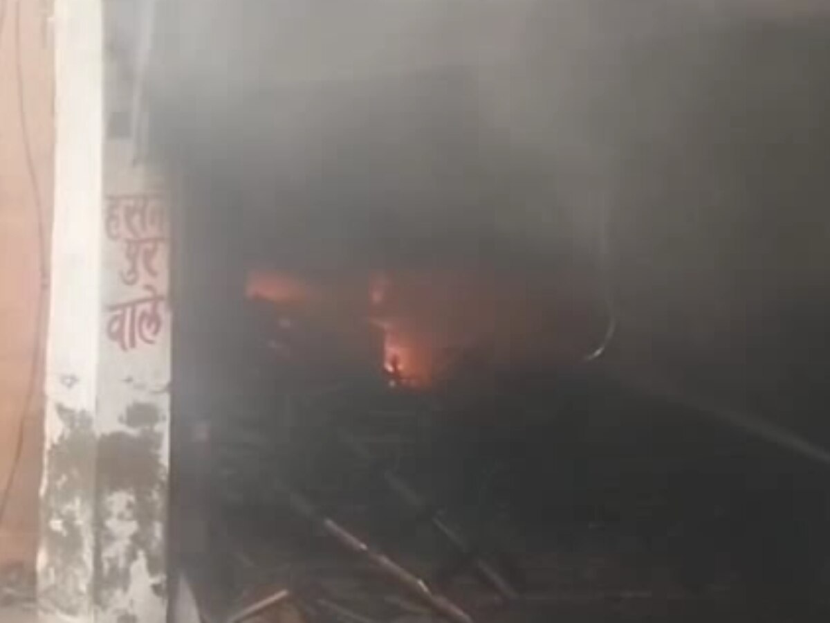 Palwal Fire: साइकिल के गोदाम में लगी भीषण आग, दमकल की 3 गाड़ियां मौके पर मौजूद