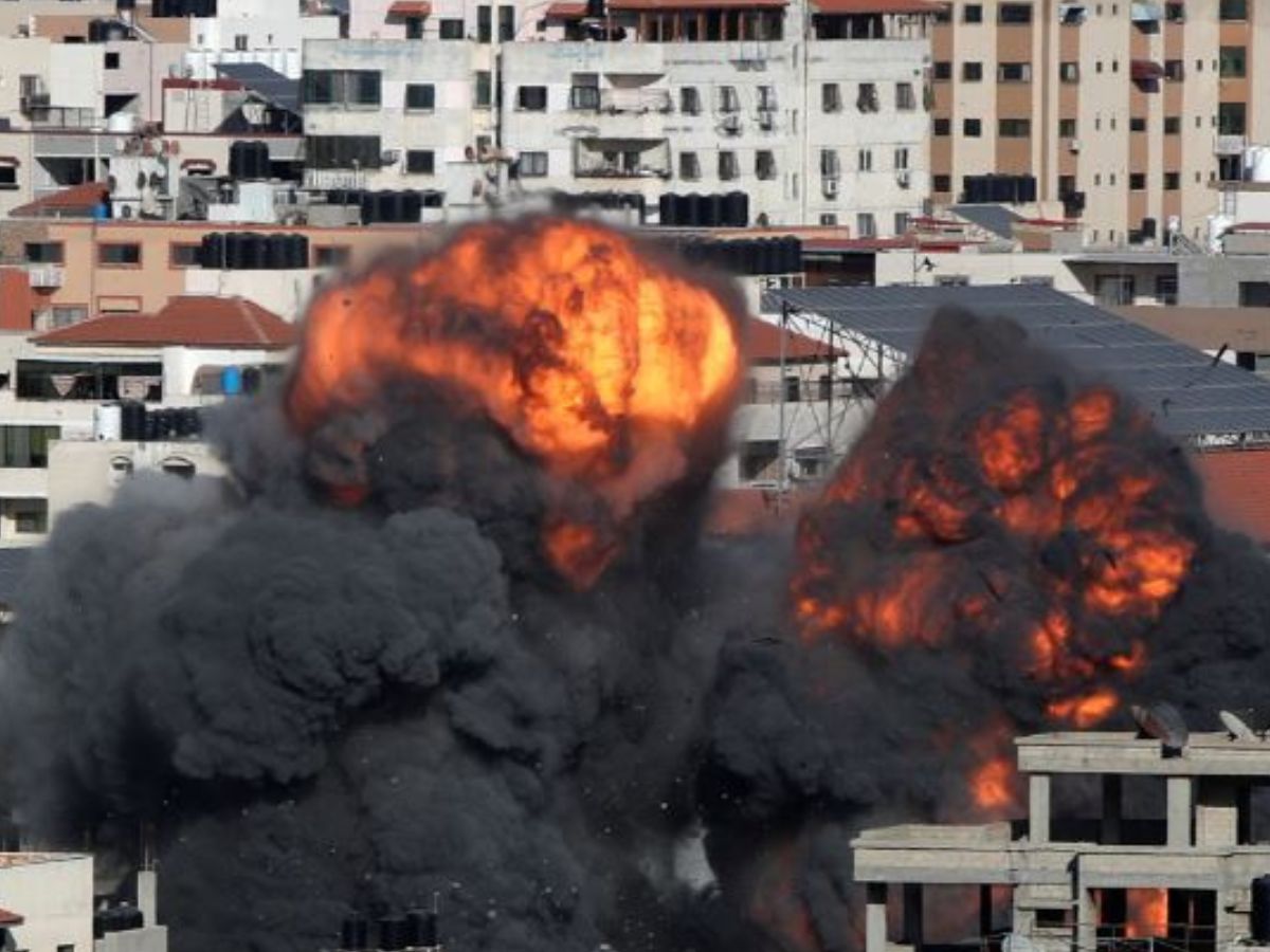 गाजा पर जारी हैं इजरायली हमले, अब फिलिस्तीन के पूर्व मंत्री की हुई मौत