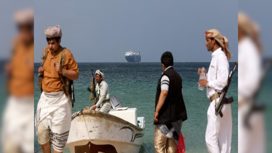 US Attacked Houthis: अमेरिका ने हूति विद्रोहियों के तीन लड़ाकों के किया ढेर, जानें पूरा मामला