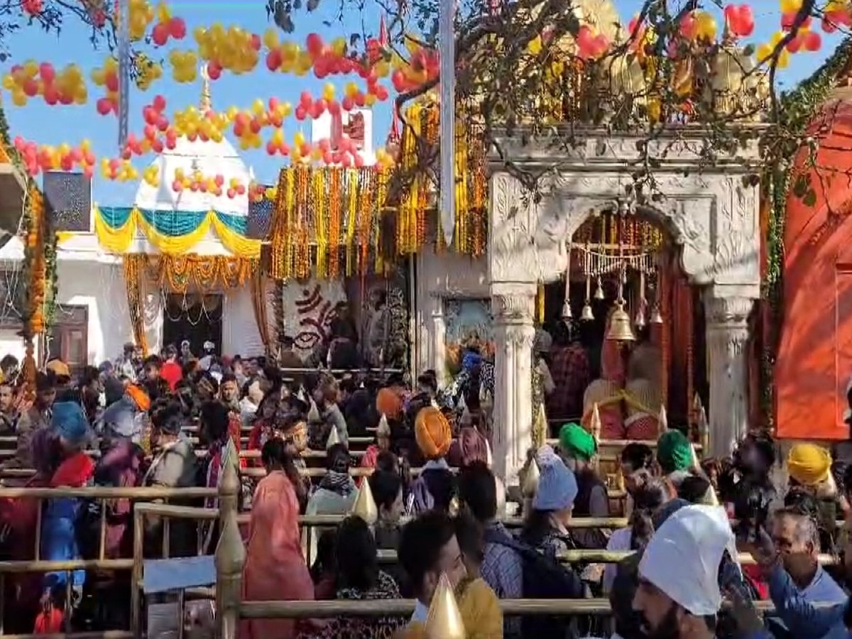New year 2024 के उपलक्ष्य में सुबह 2 बजे ही खोल दिए नैना देवी मंदिर के कपाट 
