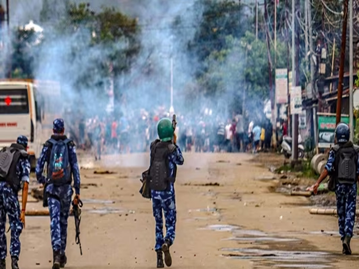 Manipur Violence: मणिपुर में फिर पेश आया हिंसा का मामला, फायरिंग में चार लोगों की मौत Manipur Violence: मणिपुर में फिर पेश आया हिंसा का मामला, फायरिंग में चार लोगों की मौत