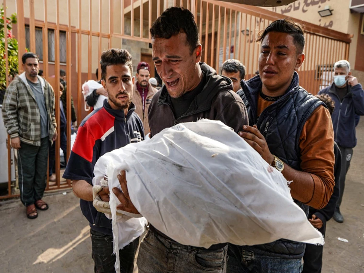 Gaza Death Toll: गाजा में मरने वालों का आंकड़ा 22 हजार के पार पहुंचा, जानें क्या है वॉर का अपडेट Gaza Death Toll: गाजा में मरने वालों का आंकड़ा 22 हजार के पार पहुंचा, जानें क्या है वॉर का अपडेट