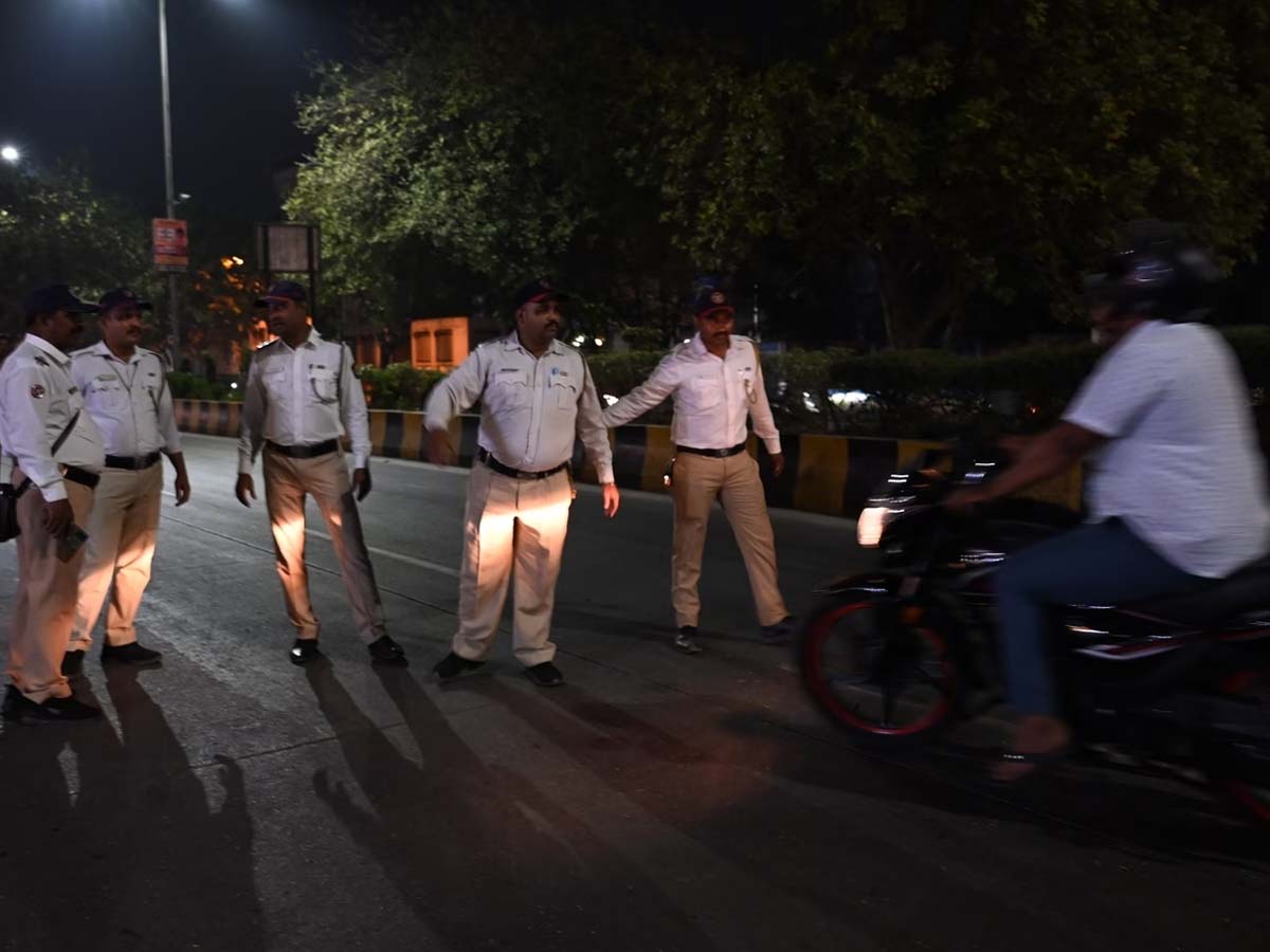 नए साल पर लोगों ने मचाया हुड़दंग, दिल्ली, मुंबई और नोएडा पुलिस ने सिखाया ये सबक नए साल पर लोगों ने मचाया हुड़दंग, दिल्ली, मुंबई और नोएडा पुलिस ने सिखाया ये सबक
