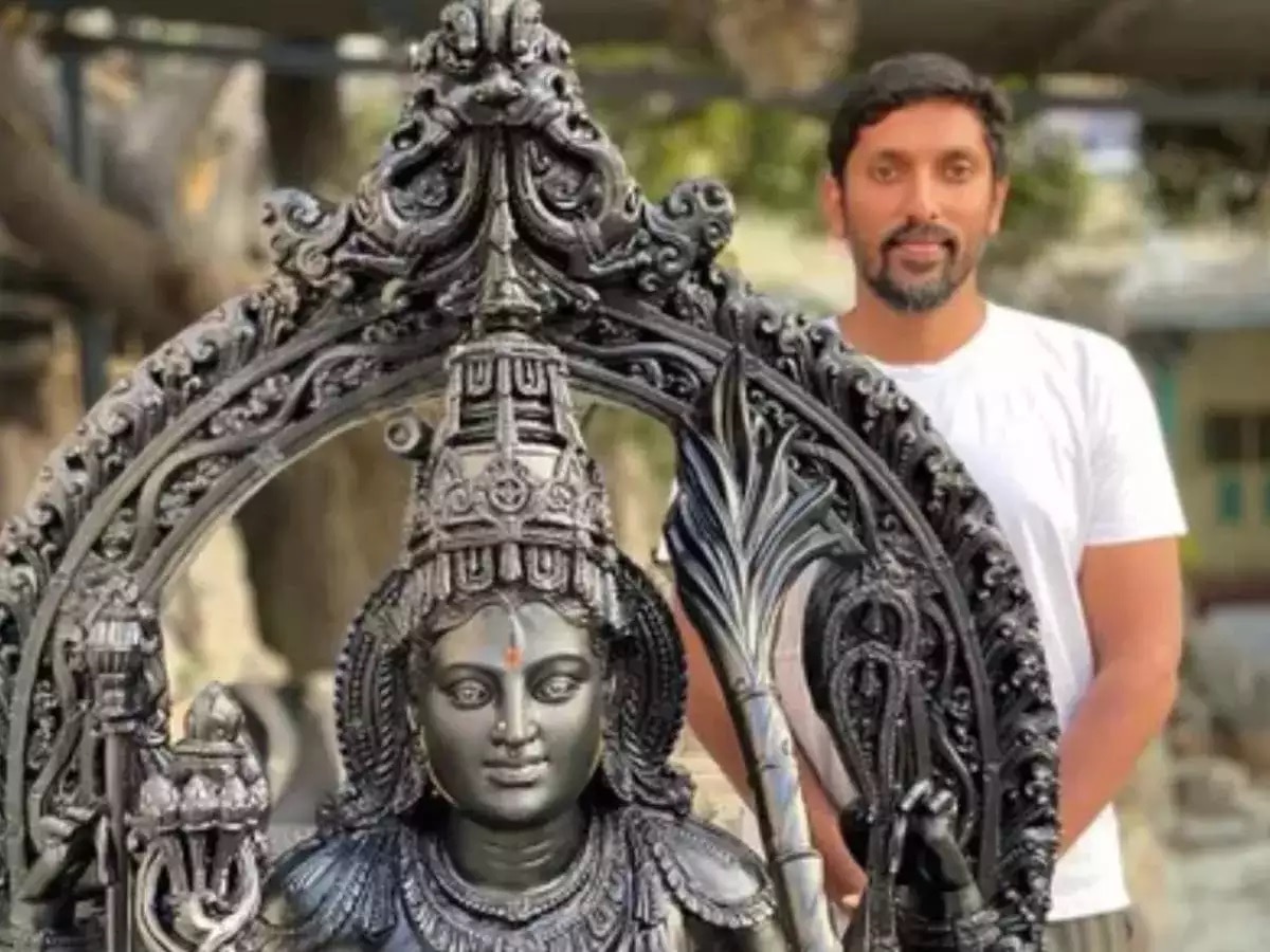 कौन हैं MBA मूर्तिकार अरुण योगीराज, जिनकी बनाई मूर्ति राम मंदिर में लगेगी