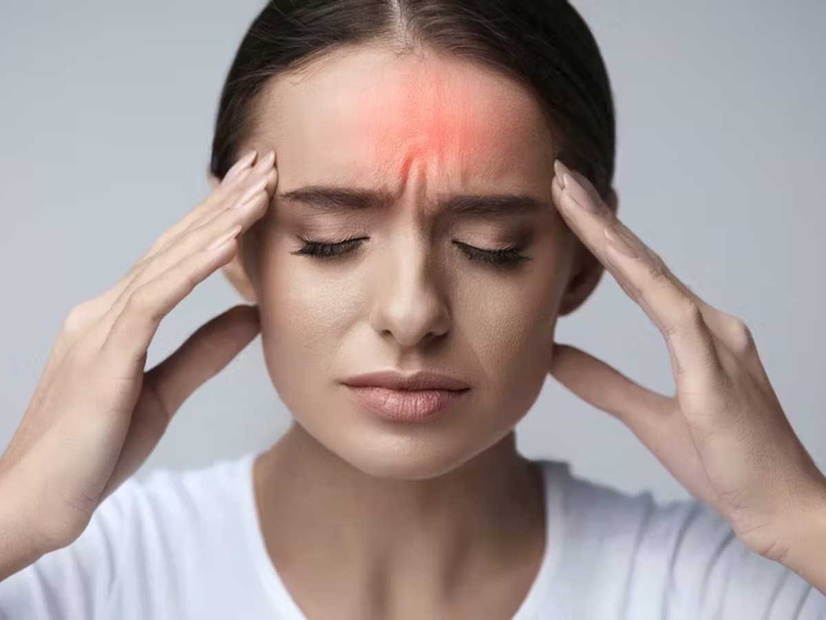Headache: बार-बार सिर में दर्द रहने से होती है गंभीर बीमारी, जानें इससे बचने के उपाय