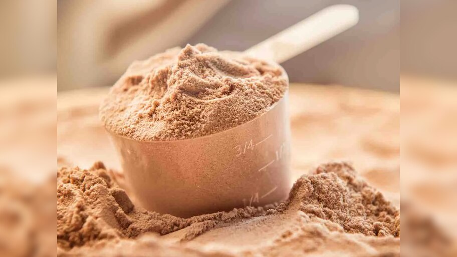 Whey Protein: क्या होता है व्हे प्रोटीन और कैसे करें सही चुनाव? ये चीजें देखना बेहद जरूरी