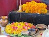 पूजा के सूखे फूलों के उपाय