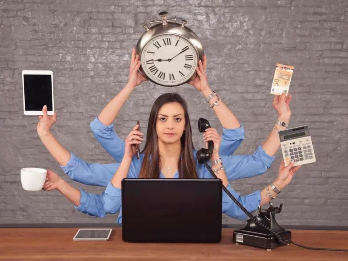 Multitasking में दिमाग किस तरह करता है काम? जानिए उम्र के साथ क्षमता कैसे होती है प्रभावित