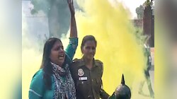 संसद सुरक्षा चूक मामले में नीलम ने जमानत के लिए दिया Zee News की रिपोर्ट का हवाला