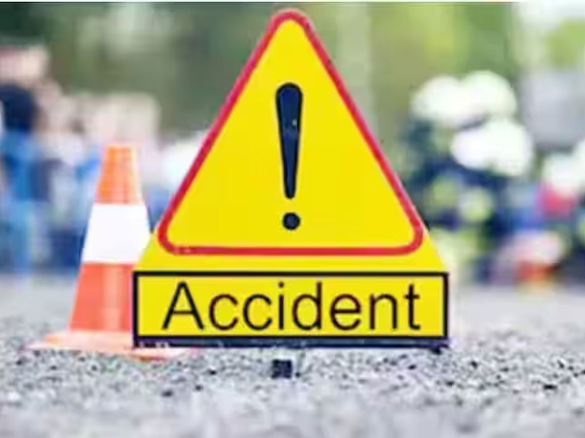 आंध्र प्रदेश में भीषण सड़क हादसा; एक ही परिवार के तीन लोगों की मौत आंध्र प्रदेश में भीषण सड़क हादसा; एक ही परिवार के तीन लोगों की मौत