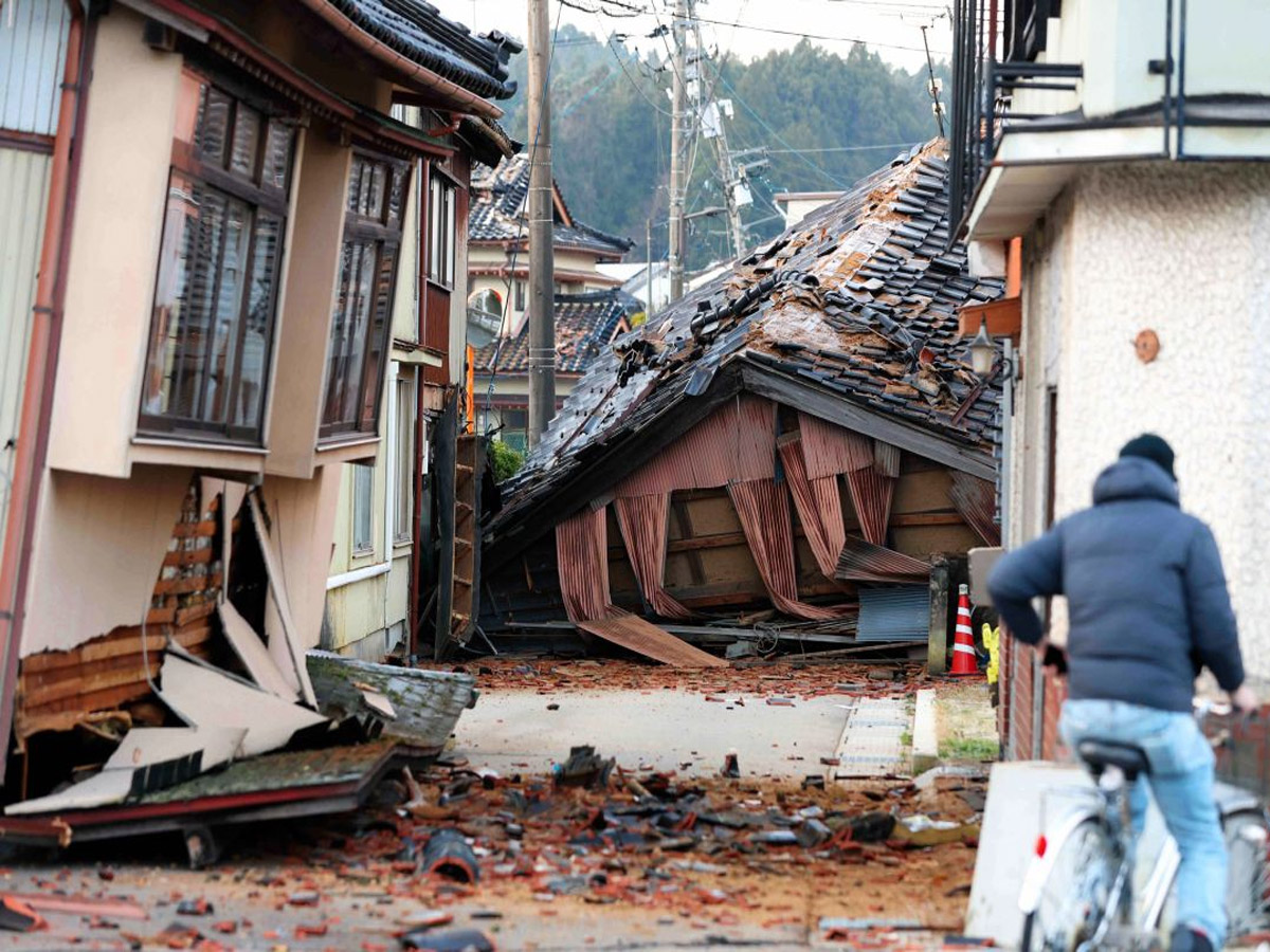 Japan Earthquake Update: भूकंप के बाद क्या हैं जापान के हालात? कई इलाकों के 90 फीसद घर हुए तबाह Japan Earthquake Update: भूकंप के बाद क्या हैं जापान के हालात? कई इलाकों के 90 फीसद घर हुए तबाह