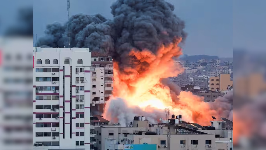 Israel Attack Lebanon: इजराइल कर रहा है लेबनान और सीरिया पर हमले, जानें कौन है टारगेट?