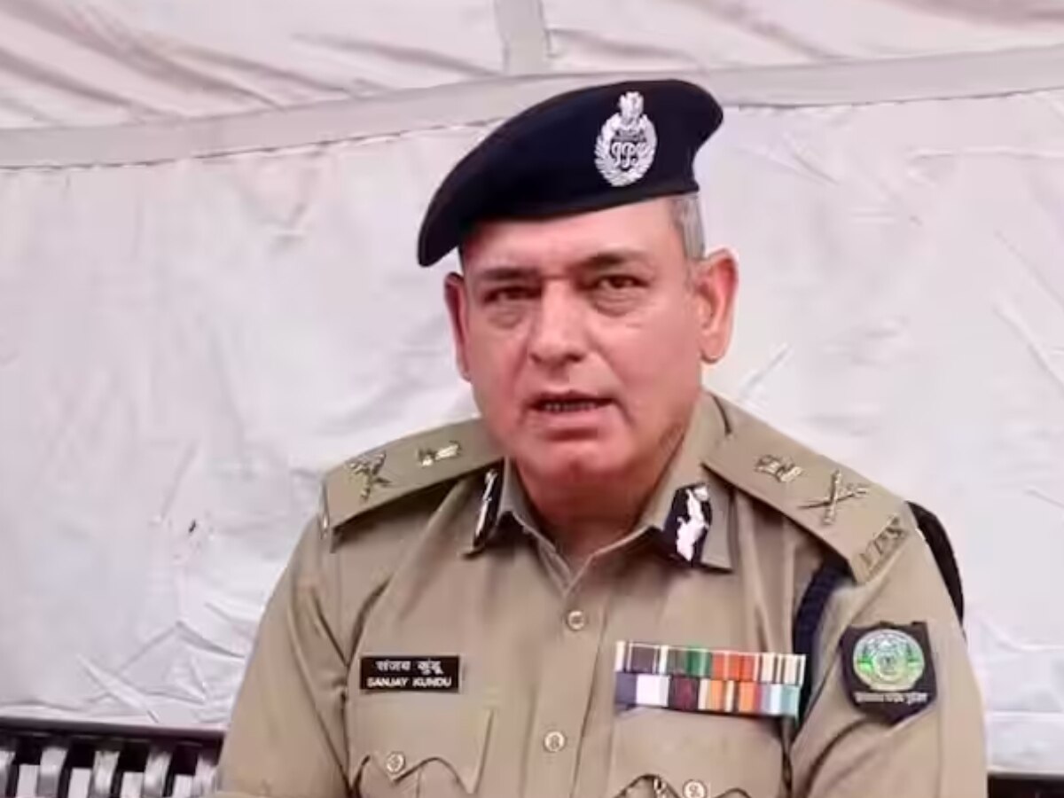 Himachal DGP: SC ने कारोबारी निशांत शर्मा मामले में DGP कुंडू और SP कांगड़ा को पद से हटाने पर लगाई रोक 