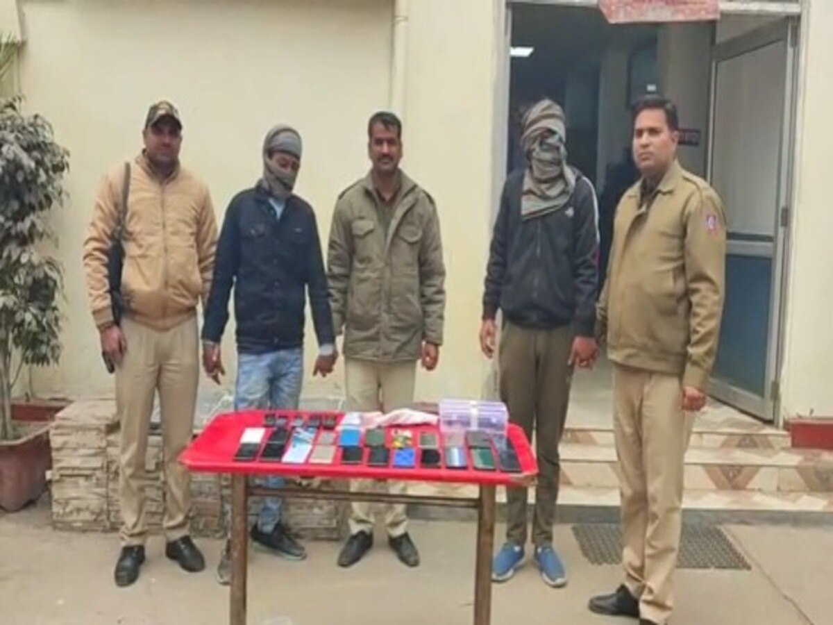 Delhi: अलीपुर थाना पुलिस के हाथ लगी बड़ी कामयाबी,  झपट मारी करने वाले दो बदमाशों को किया गिरफ्तार 