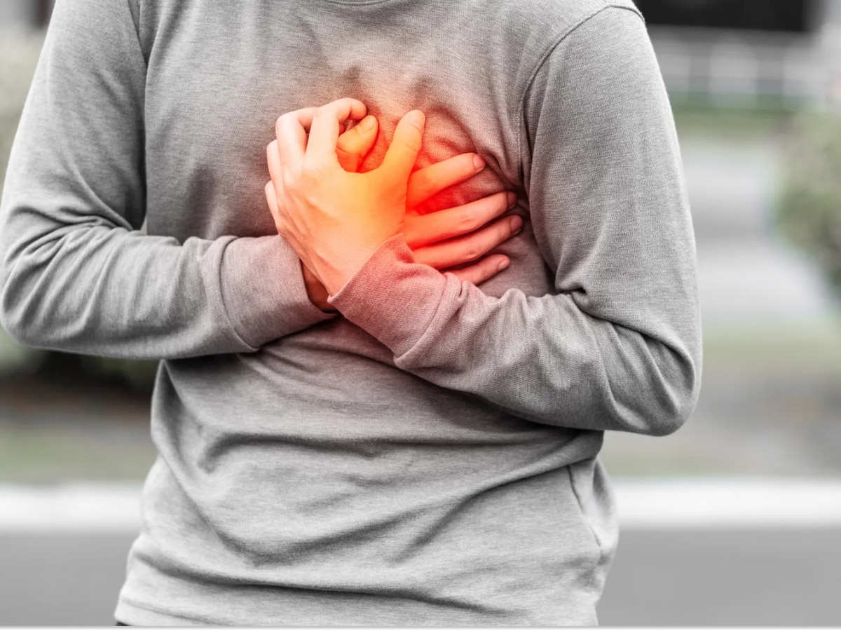 Heart Blockage: सर्दियों में क्यों बना रहता है हार्ट ब्लॉकेज का खतरा, ये हैं लक्षण और बचाव के घरेलू उपाय