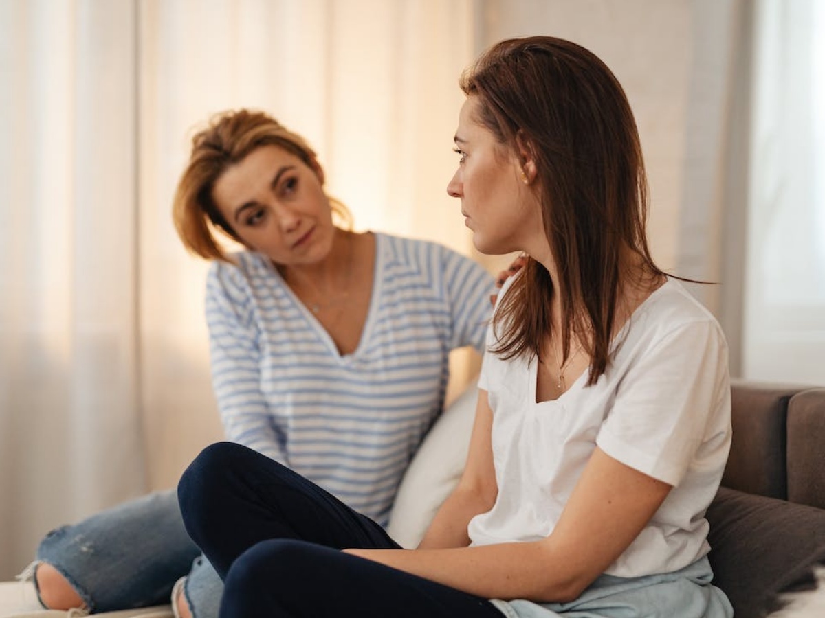 Period Education: पहले पीरियड्स में भी नहीं परेशान होगी बेटी, बिना झिझक ऐसे करें अपनी लाडली को तैयार