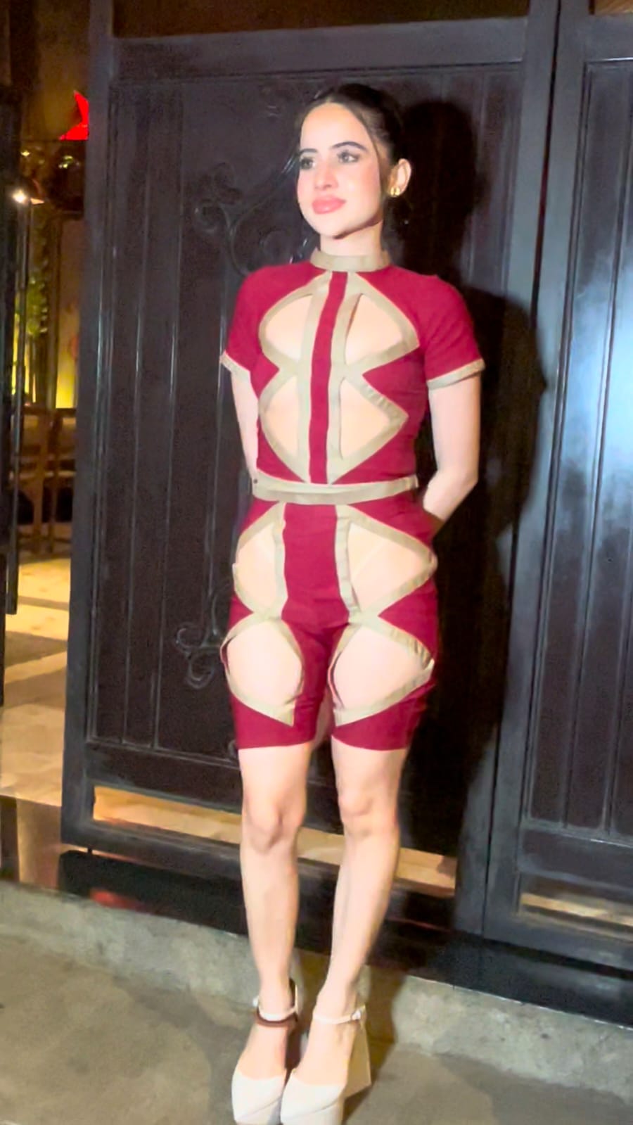 पपाराजी के सामने आईं उर्फी जावेद