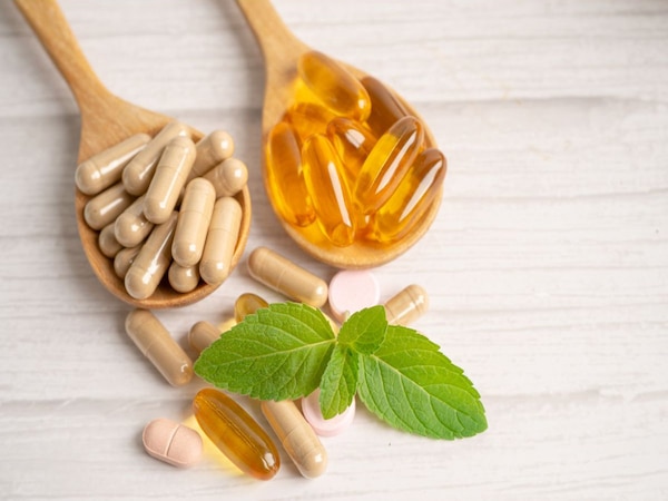 Vitamin Deficiency: डॉक्टर की सलाह के बगैर बिलकुल न लें यह 4 विटामिन, पड़ सकते हैं लेने के देने