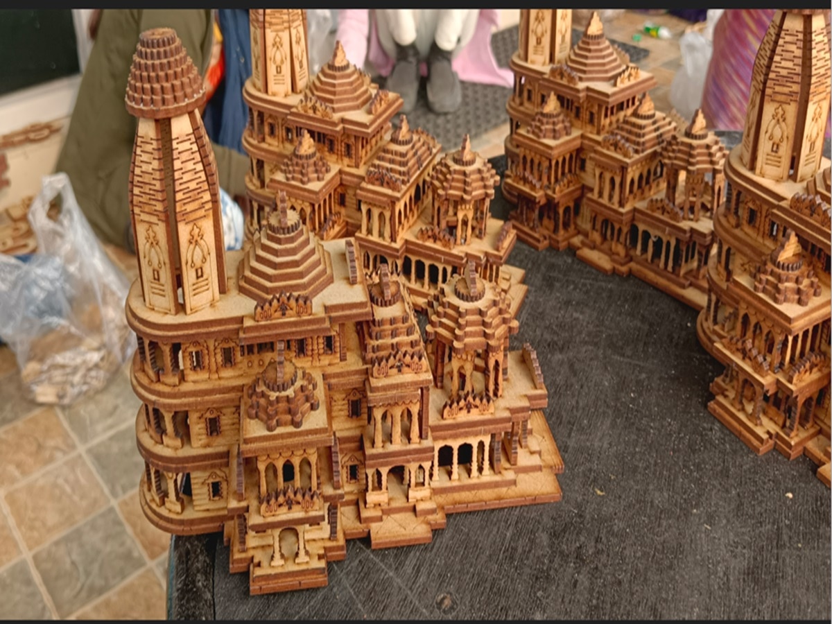 Ayodhya Ram Mandir: राम मंदिर के 3D मॉडल की बाजार में धूम, गरीब लड़कियों की मेहनत को मिल रहे ऊंचे दाम