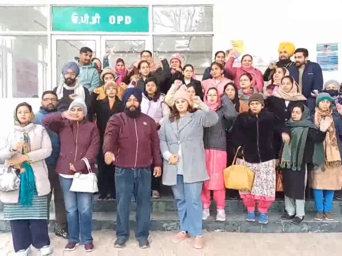 Fatehgarh News: ਕਮਿਊਨਿਟੀ ਹੈਲਥ ਕਰਮਚਾਰੀਆਂ ਨੇ ਆਪਣੀਆਂ ਮੰਗਾਂ ਨੂੰ ਲੈਕੇ ਰੋਸ ਪ੍ਰਦਰਸ਼ਨ