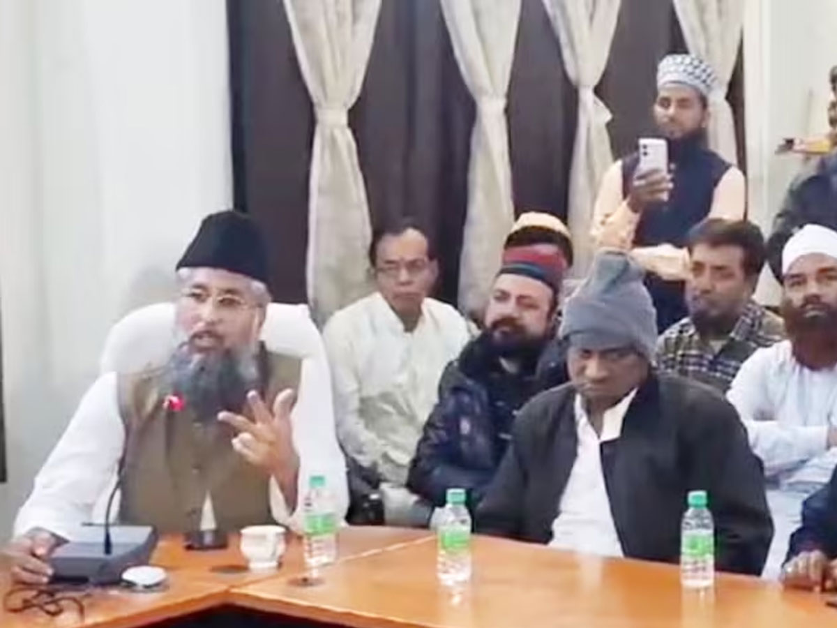 MP में लाउस्पीकर हटाने को लेकर भड़के खंडवा शहर काजी; प्रशासन को दी इस बात की चेतावनी! MP में लाउस्पीकर हटाने को लेकर भड़के खंडवा शहर काजी; प्रशासन को दी इस बात की चेतावनी!