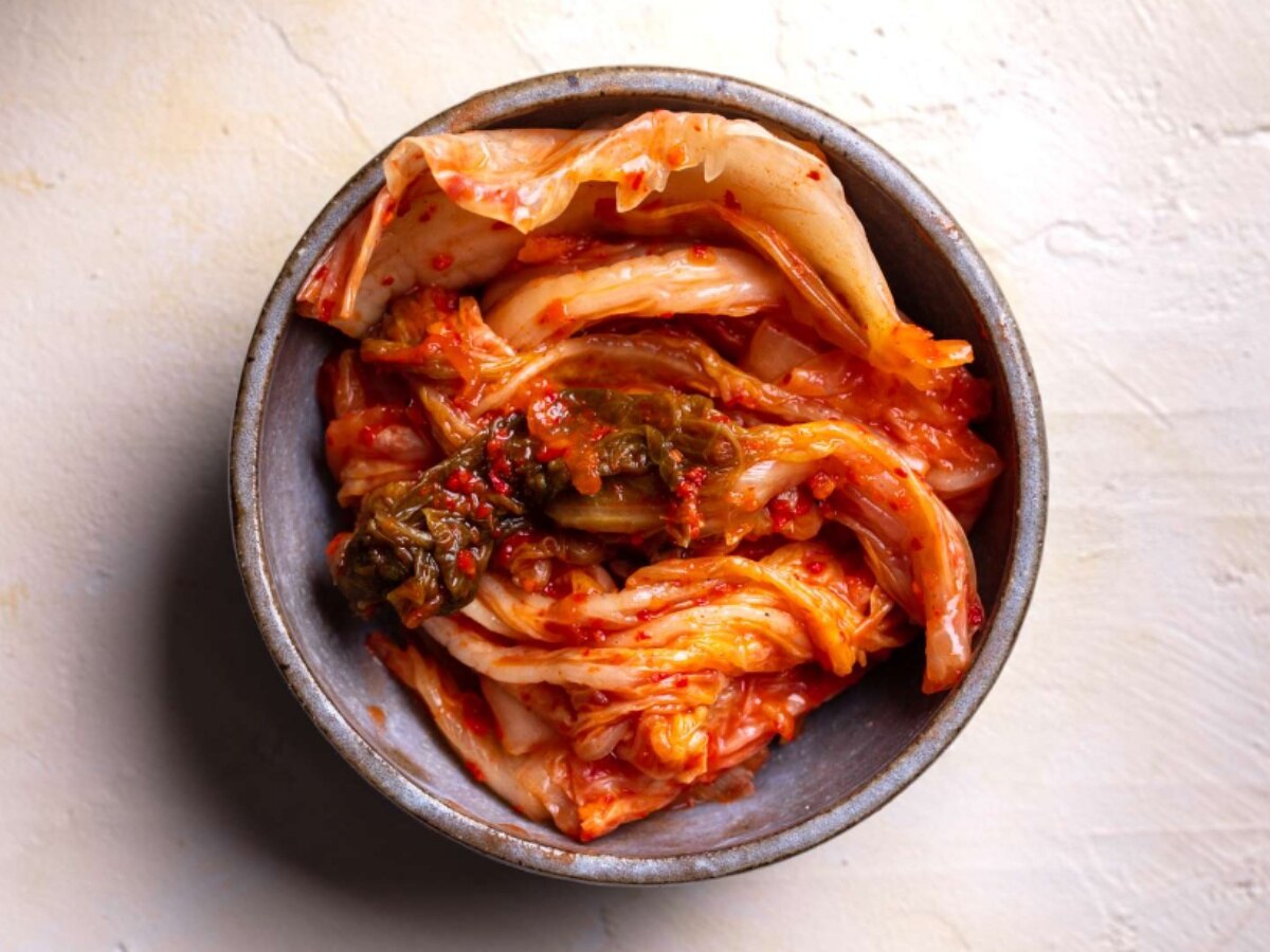 Kimchi Health Benefits: इस फेमस कोरियन डिश के बारे में जानते हैं आप? टेस्ट और हेल्थ दोनों से है भरपूर 