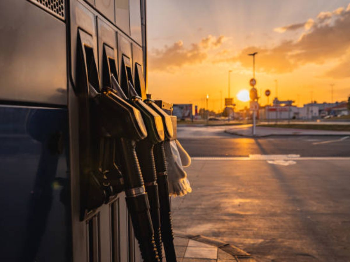 Petrol Diesel Price 5th January 2024: आज बाजार में इस भाव बिकेगा पेट्रोल-डीजल, जान लें क्या है आज के बेस्ट प्राइस 