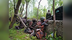 कश्मीर के शोपियां में मुठभेड़ शुरू, जंगल में छिपे आतंकी कर रहे फायरिंग