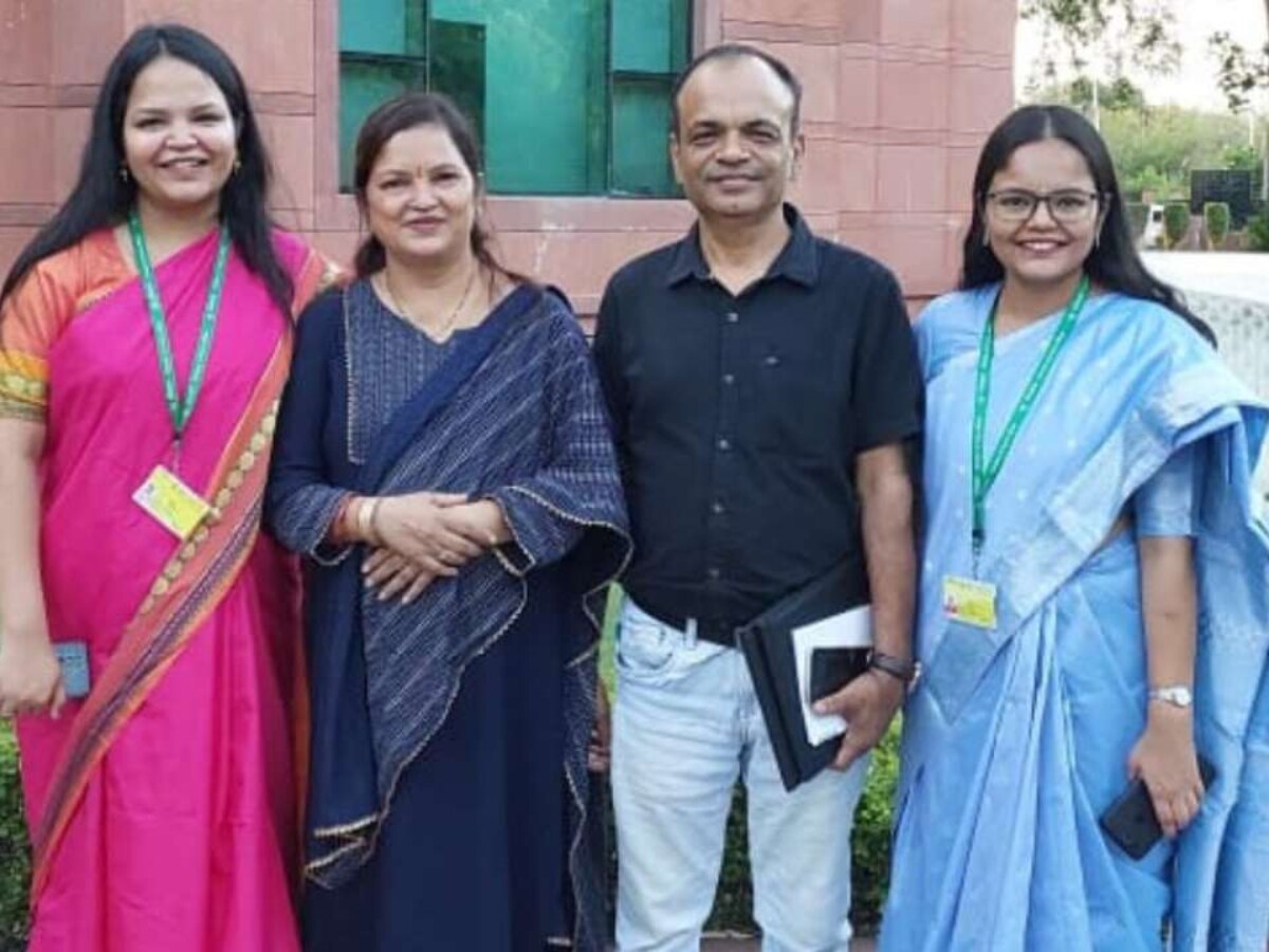 UPSC परीक्षा क्रैक कर दिल्ली की ये दो बहनें एक साथ बनीं अफसर, पूरा किया पिता का सपना