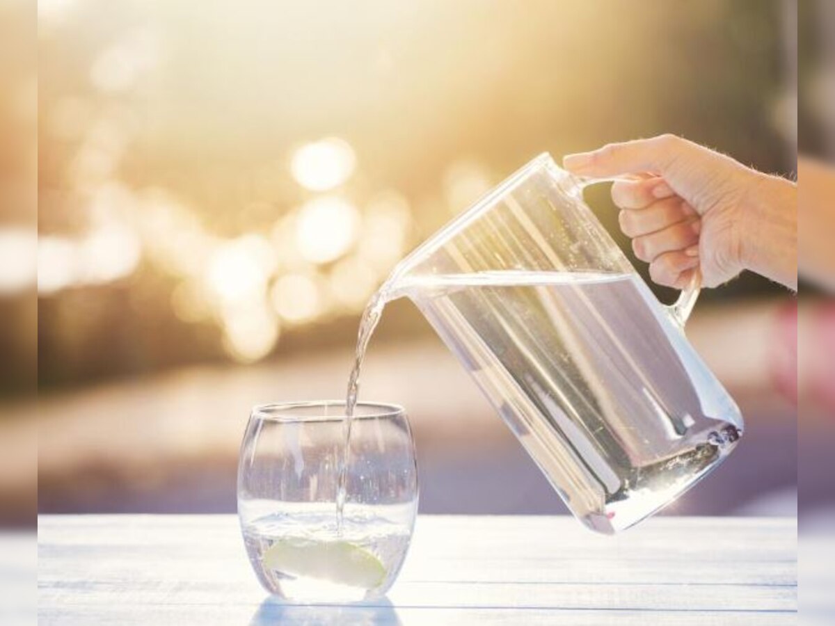 Health tips : ठंड में कितना गरम पानी पीना है बेहतर, जानिए कब गुनगुना पानी करता है फायदे