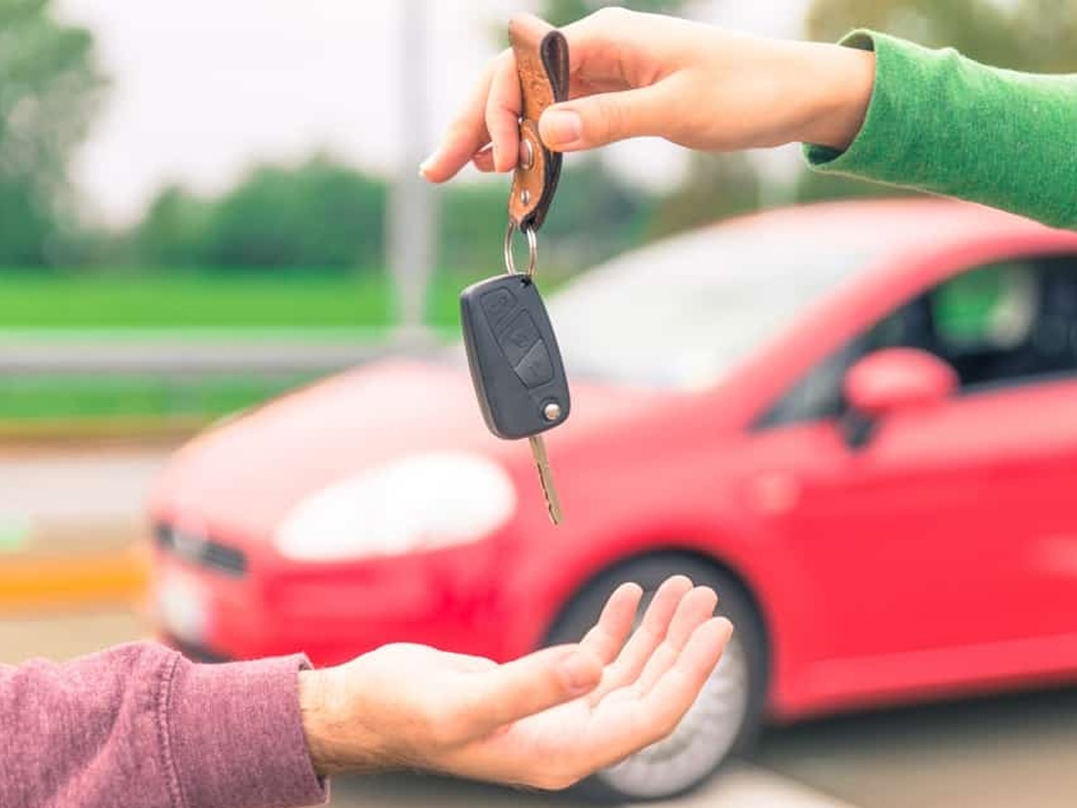 Old Car Sell: पुरानी कार बेचने पर मिलेंगे अच्छे दाम, बेचने से पहले ये काम करना ना भूलें 