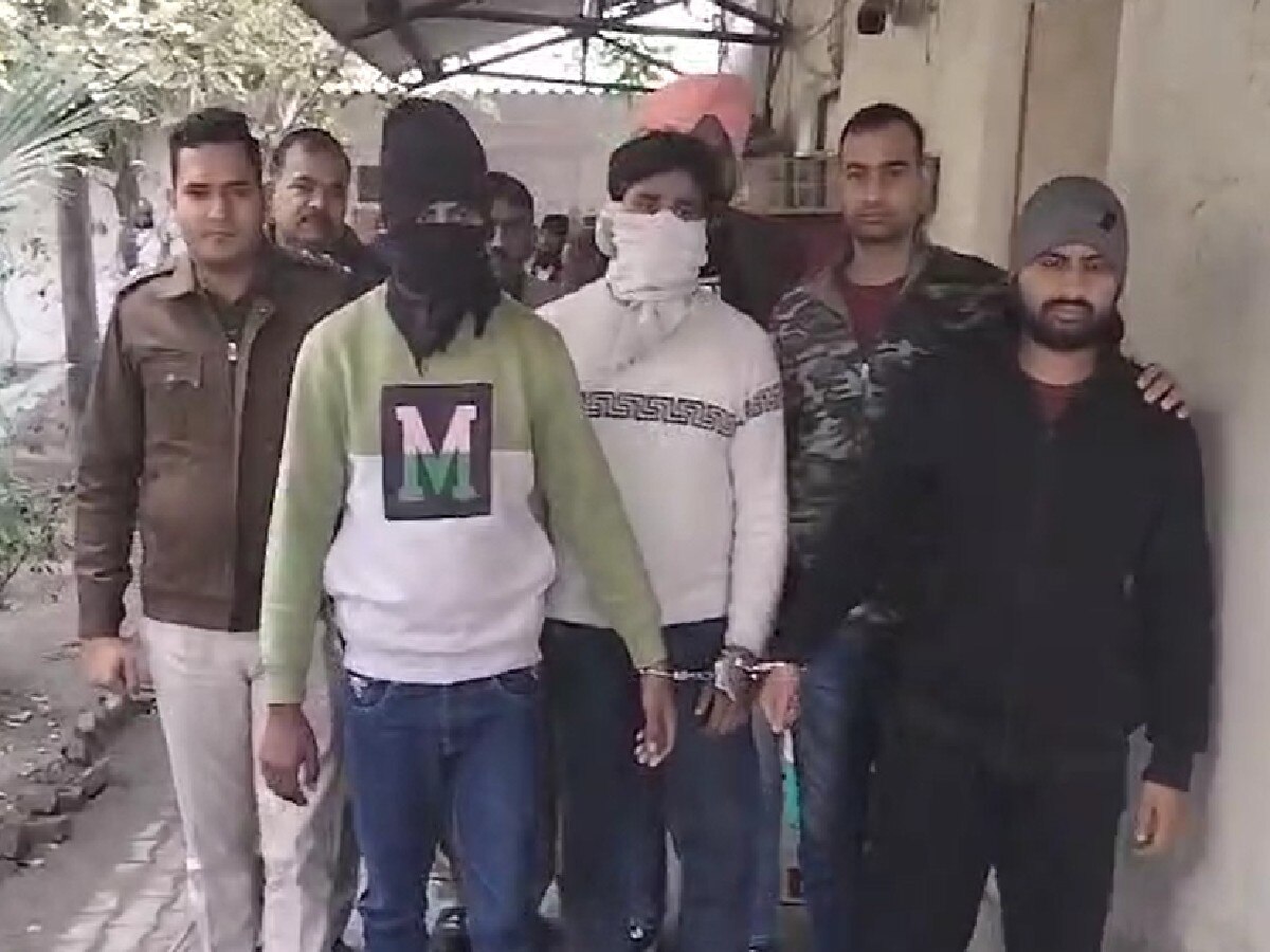 Delhi Crime News: दिनदहाड़े हुई डकैती का पुलिस ने किया भंडाफोड़, 3 आरोपी गिरफ्तार 