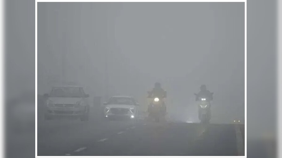 दिल्ली में सर्दी का कहर बरक़रार, कोहरे के कारण दिल्ली आने वाली बीस से अधिक ट्रेनें हुई लेट